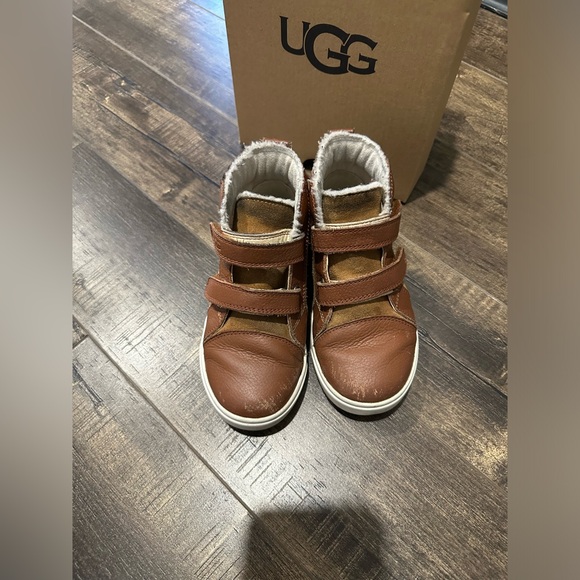 UGG Boys shoes - Picture 2 of 6